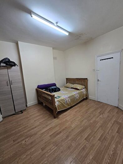 2 Bedroom Flat To Rent In Oxford Road, Ilford, IG1