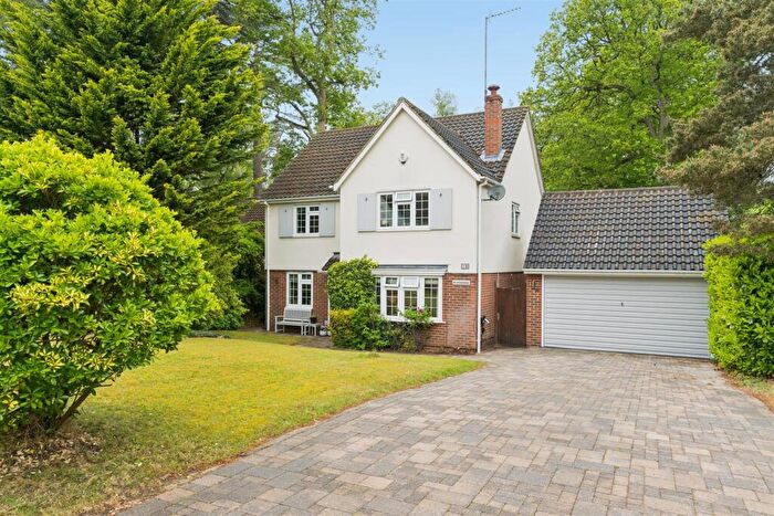 4 Bedroom Detached House For Sale In The Heath, Leighton Buzzard, Bedfordshire, LU7