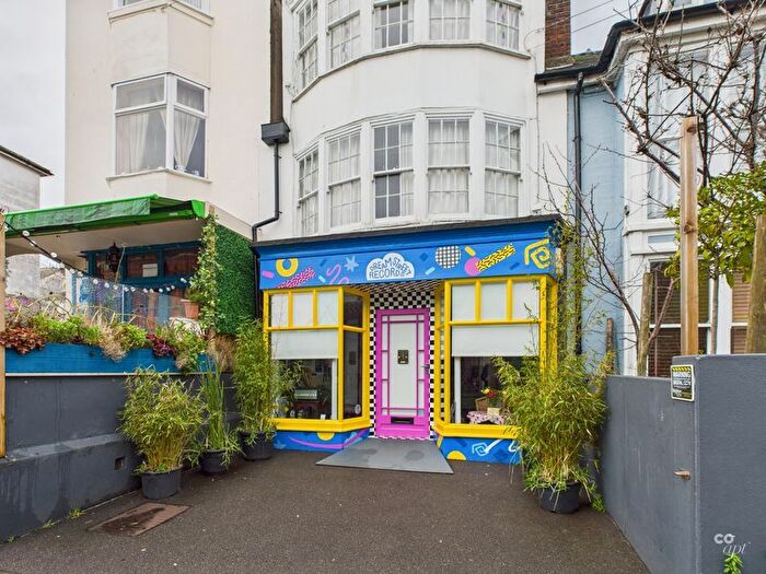3 Bedroom Maisonette For Sale In Trafalgar Lane, Brighton, BN1