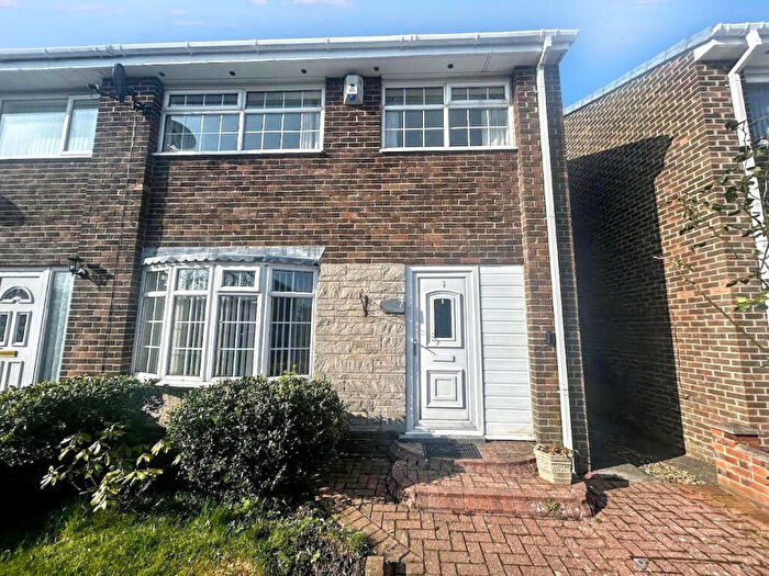 3 Bedroom End Of Terrace House For Sale In Blenheim, Newcastle Upon Tyne, Tyne And Wear, NE12