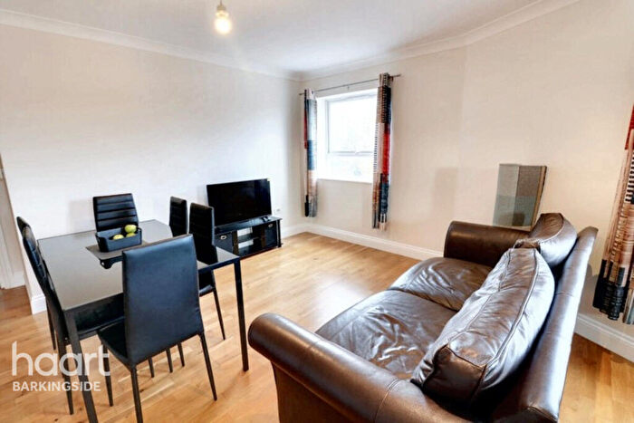 2 Bedroom Apartment For Sale In - Cranbrook Road, Gants Hill, IG2