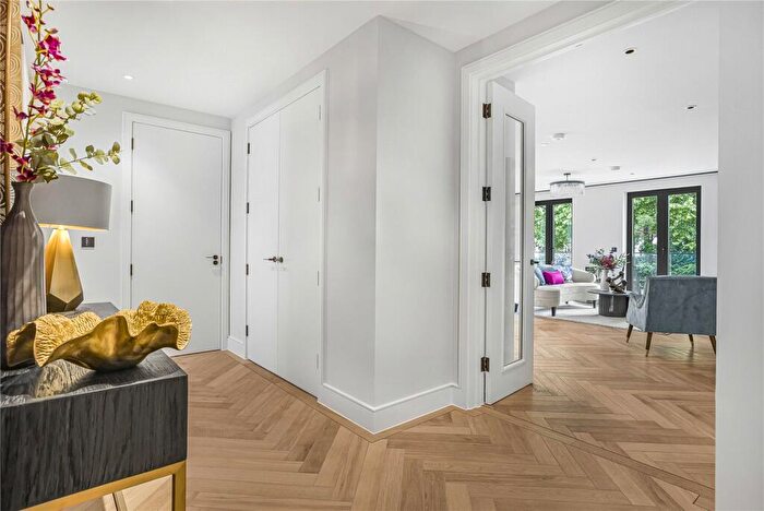 3 Bedroom Apartment For Sale In The Exchange, Parabola Road, Cheltenham, Gloucestershire, GL50