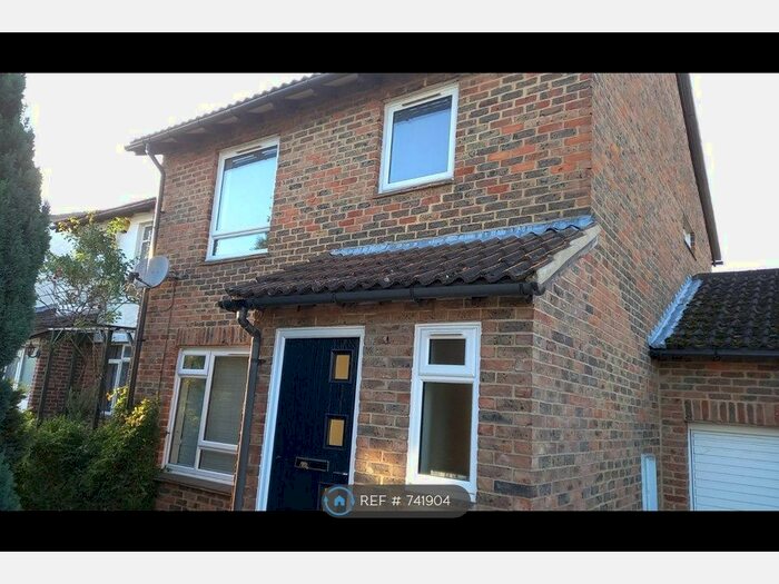4 Bedroom Detached House To Rent In Hatfield Court, Calcot, Reading RG31