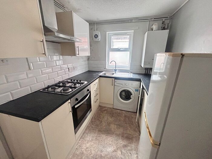 2 Bedroom Flat To Rent In Mayfield Street, Hull, HU3