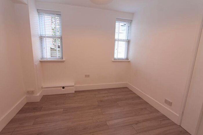 1 Bedroom Flat To Rent In Fern Road, Farncombe, GU7
