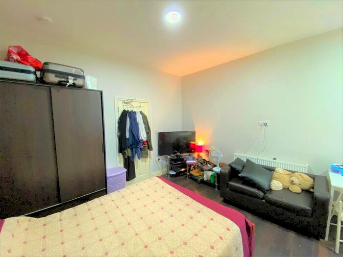 Studio To Rent In Blythswood Road, Seven Kings, Ilford, IG3