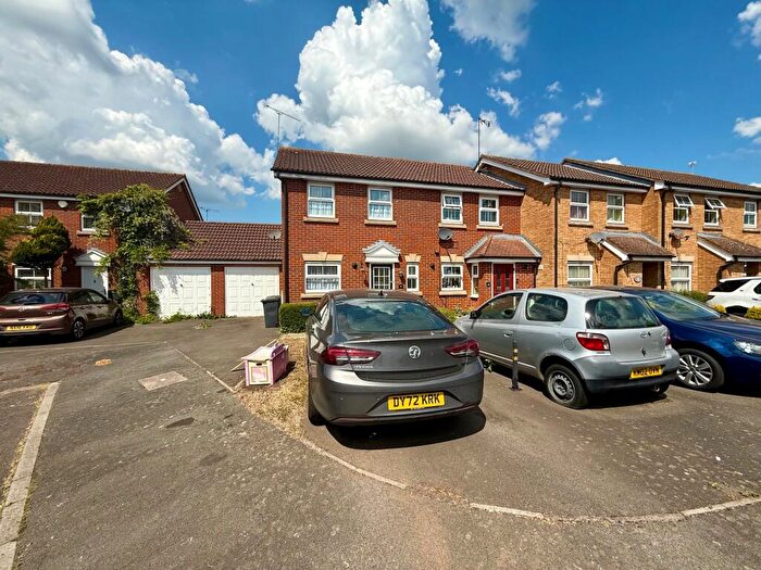 3 Bedroom House To Rent In Villiers Close, Luton, LU4