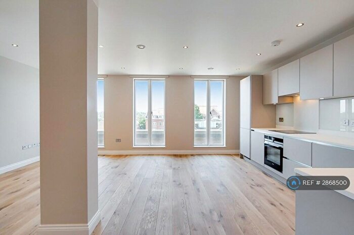 2 Bedroom Flat To Rent In Holloway Road, London, N19