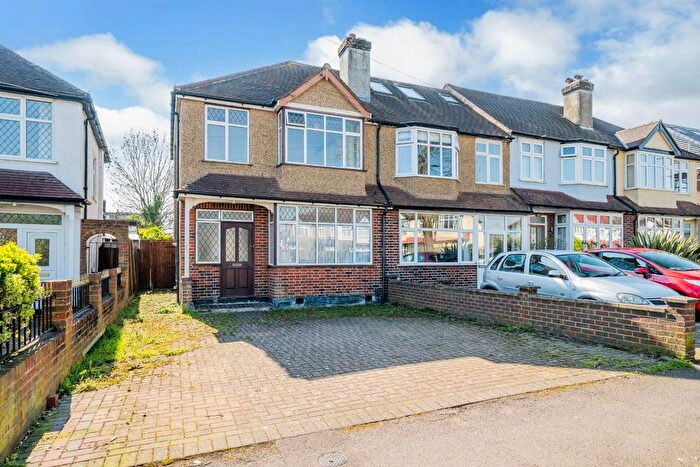 3 Bedroom End Terrace House For Sale In Sparrow Farm Road, Stoneleigh, KT17