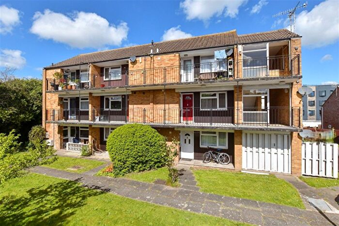 1 Bedroom Flat For Sale In Rhodaus Close, Canterbury, Kent, CT1