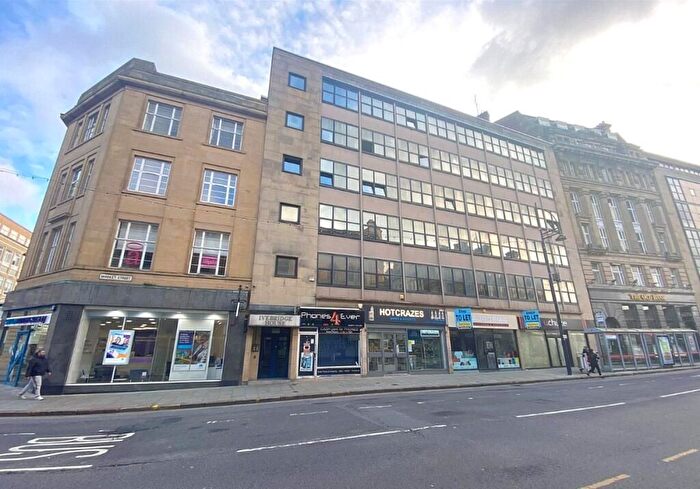 2 Bedroom Flat For Sale In Flat Ivebridge House, Market Street, Bradford, West Yorkshire, BD1