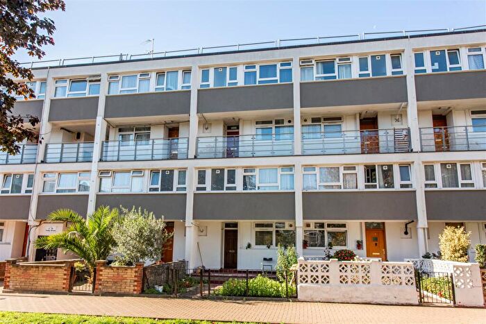 3 Bedroom Flat To Rent In Treby Street, Mile End, E3