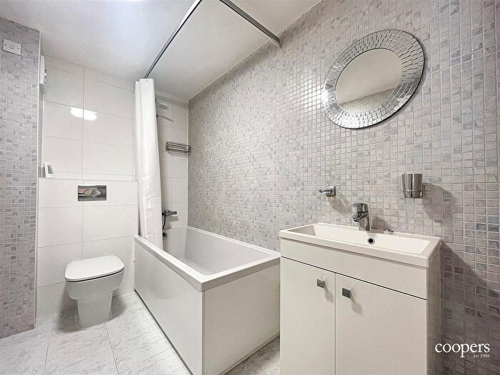 1 Bedroom Maisonette To Rent In Standale Grove, Ruislip, HA4