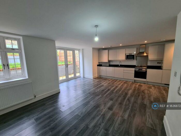 2 Bedroom Flat To Rent In Ark Apartments, South Croydon, CR2