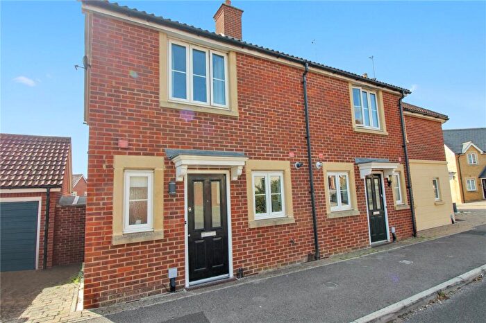 2 Bedroom End Of Terrace House For Sale In Doulton Close, Redhouse, Swindon, SN25