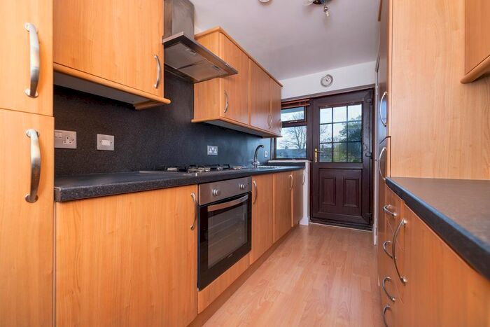 3 Bedroom Flat To Rent In Fintry Mains, Dundee, DD4