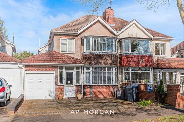 3 Bedroom Semi-Detached House For Sale In Chelston Road, Birmingham, West Midlands, B31