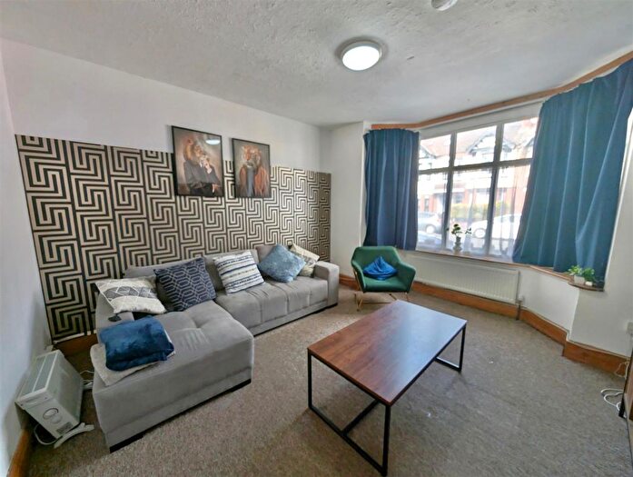 3 Bedroom Semi-Detached House To Rent In Earlsdon Avenue North, Earlsdon, Coventry, CV5