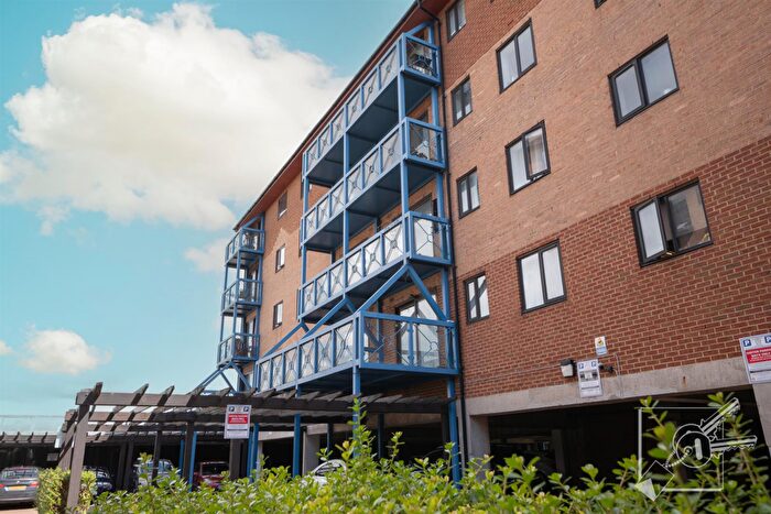 2 Bedroom Apartment For Sale In West Street, Gravesend, DA11