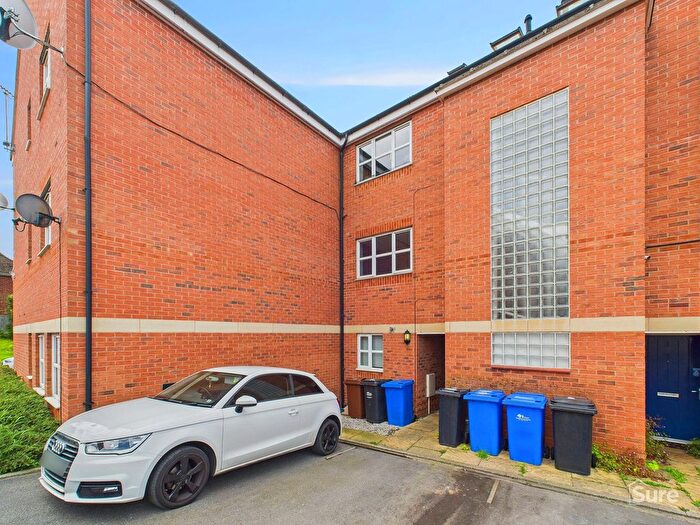 3 Bedroom Maisonette To Rent In Cherry Tree Gardens, Burton-On-Trent, DE15