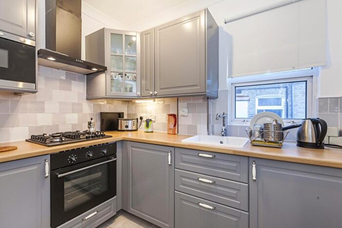 2 Bedroom Flat To Rent In Sandrock Road, SE13