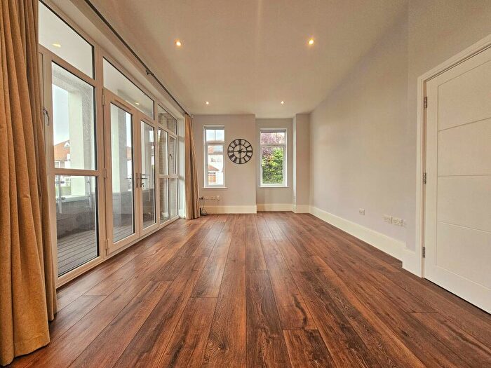 2 Bedroom Flat To Rent In Russell Hill, Purley, CR8