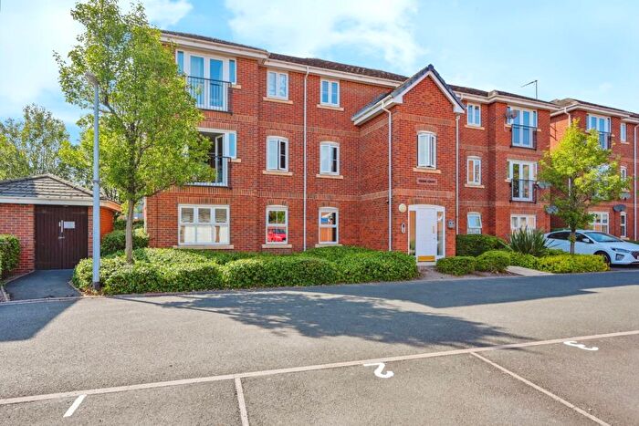 2 Bedroom Flat For Sale In Meander Close, Wilnecote, Tamworth, Staffordshire, B77