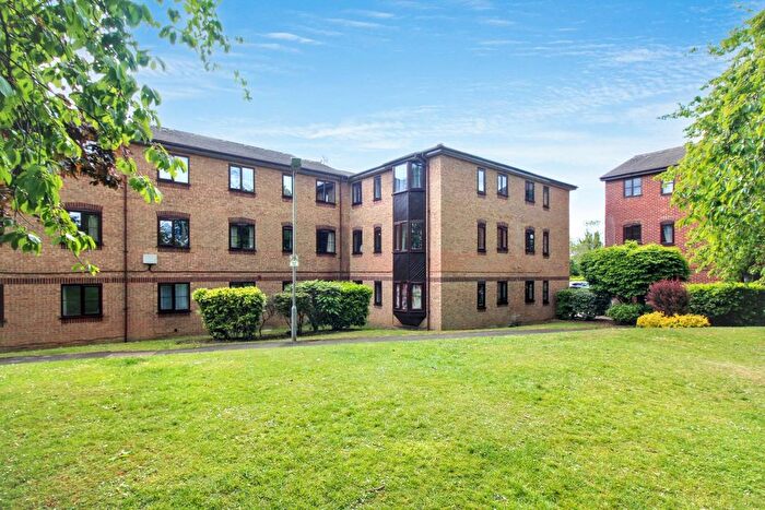 2 Bedroom Flat For Sale In Poets Chase, Aylesbury, HP21