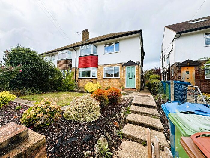 2 Bedroom Maisonette For Sale In Mountside, Stanmore, HA7