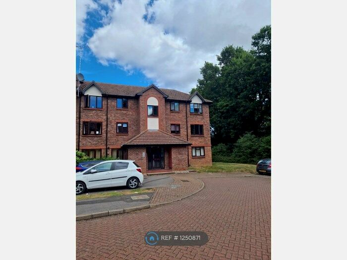 1 Bedroom Flat To Rent In Littlebrook Avenue, Slough, SL2