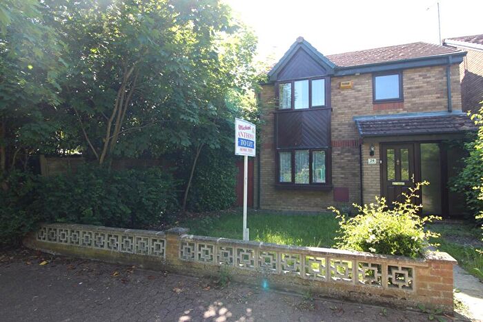 3 Bedroom Detached House To Rent In Edison Square, Shenley Lodge, MK5