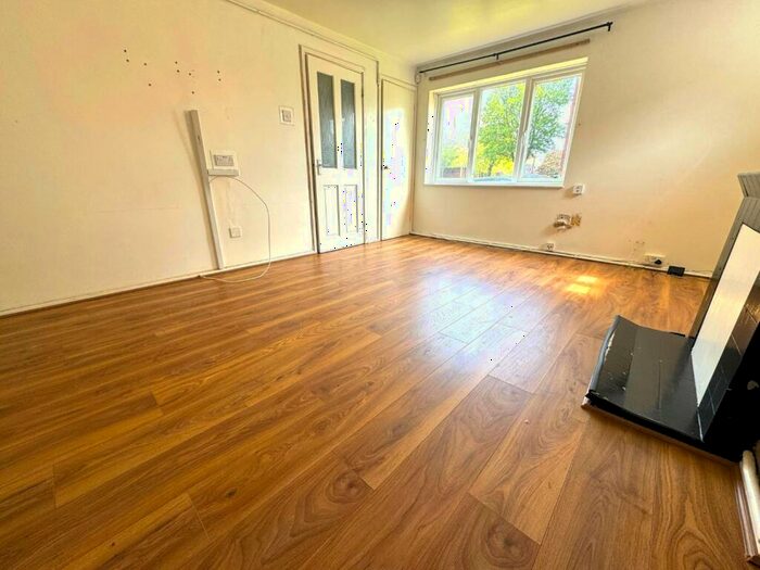 1 Bedroom Maisonette To Rent In Snells Park Edmonton London, N18