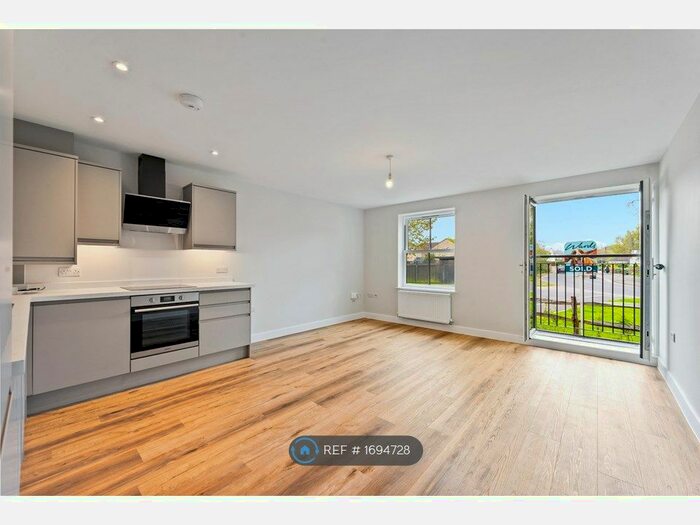 2 Bedroom Flat To Rent In Church Road, Paddock Wood, Tonbridge, TN12