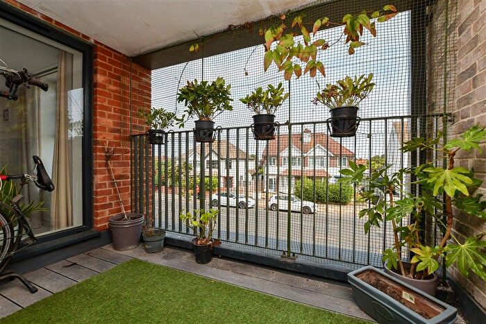 2 Bedroom Flat For Sale In Northdown Road, Margate, Kent, CT9