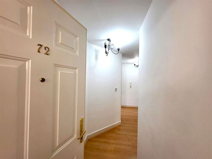 2 Bedroom Flat To Rent In Crown Quay, Bedford, MK40