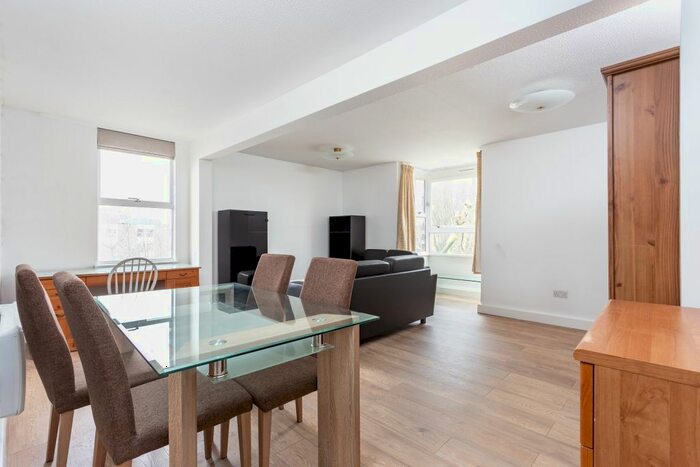 3 Bedroom Flat To Rent In Kestrel House, Grant Road, London, SW11