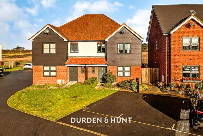 4 Bedroom Semi Detached House For Sale In Meadow View, Nazeing, EN9