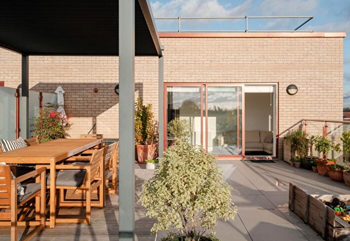 3 Bedroom Apartment For Sale In Tallack Road, Leyton, London, E10