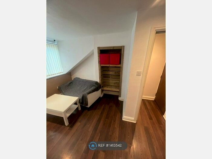 Studio To Rent In Elford Grove, Leeds, LS8