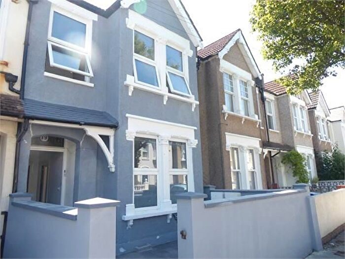 2 Bedroom Flat To Rent In Balfour Road, London, SE25