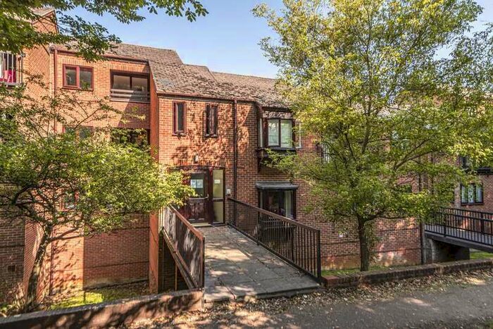 2 Bedroom Apartment To Rent In Britannia Road, Hollies Court, OX16