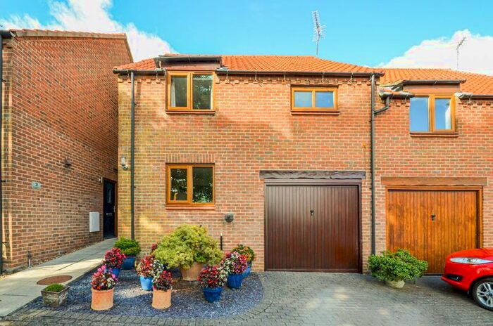 3 Bedroom Semi-Detached House For Sale In Bracken Row, Back Lane, Driffield, YO25