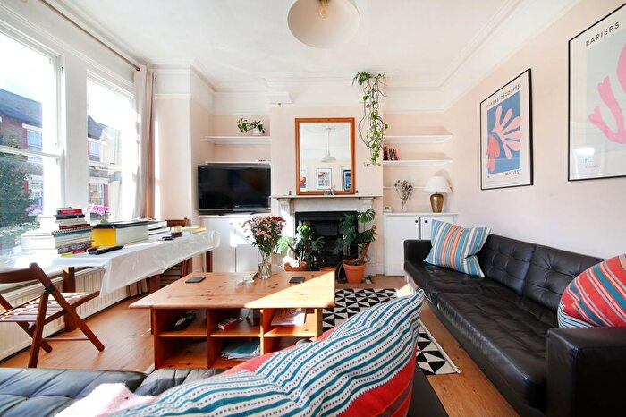 2 Bedroom Flat To Rent In Edgeley Road, Clapham Common, SW4