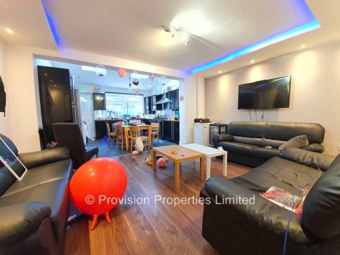 7 Bedroom Terraced House To Rent In Brudenell Grove, Hyde Park, Leeds, LS6