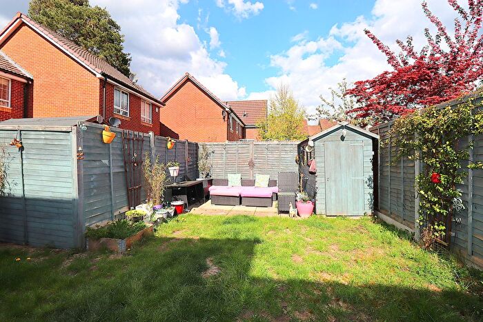 3 Bedroom Terraced House For Sale In Silver Birch Way, Farnborough, GU14