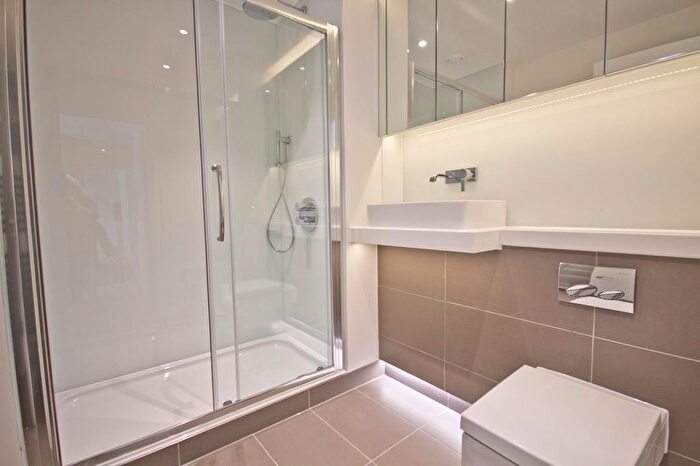 2 Bedroom Flat To Rent In Upper Richmond Road, Putney, SW15