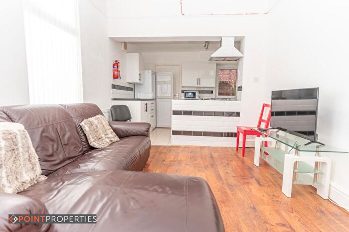 5 Bedroom Terraced House To Rent In Bedroom, Crawford Avenue, L18