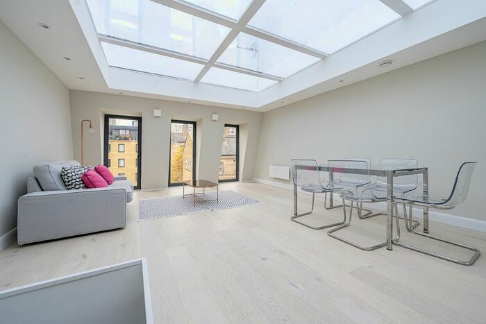 3 Bedroom Flat To Rent In Westmoreland Terrace, London, SW1V