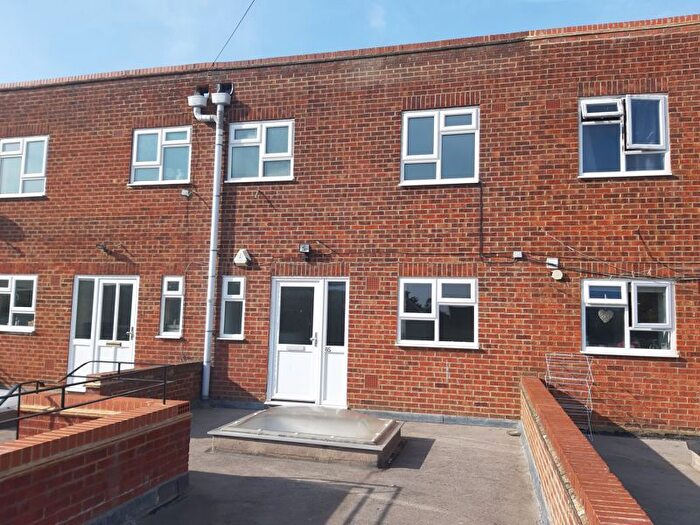 3 Bedroom Maisonette To Rent In Commercial Road, Paddock Wood, Tonbridge, TN12