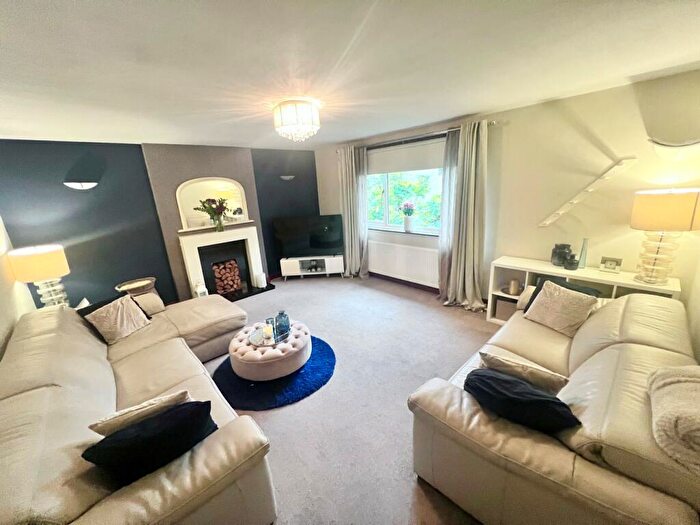 5 Bedroom Detached House For Sale In Benn Lane, Longwood, Huddersfield, HD3